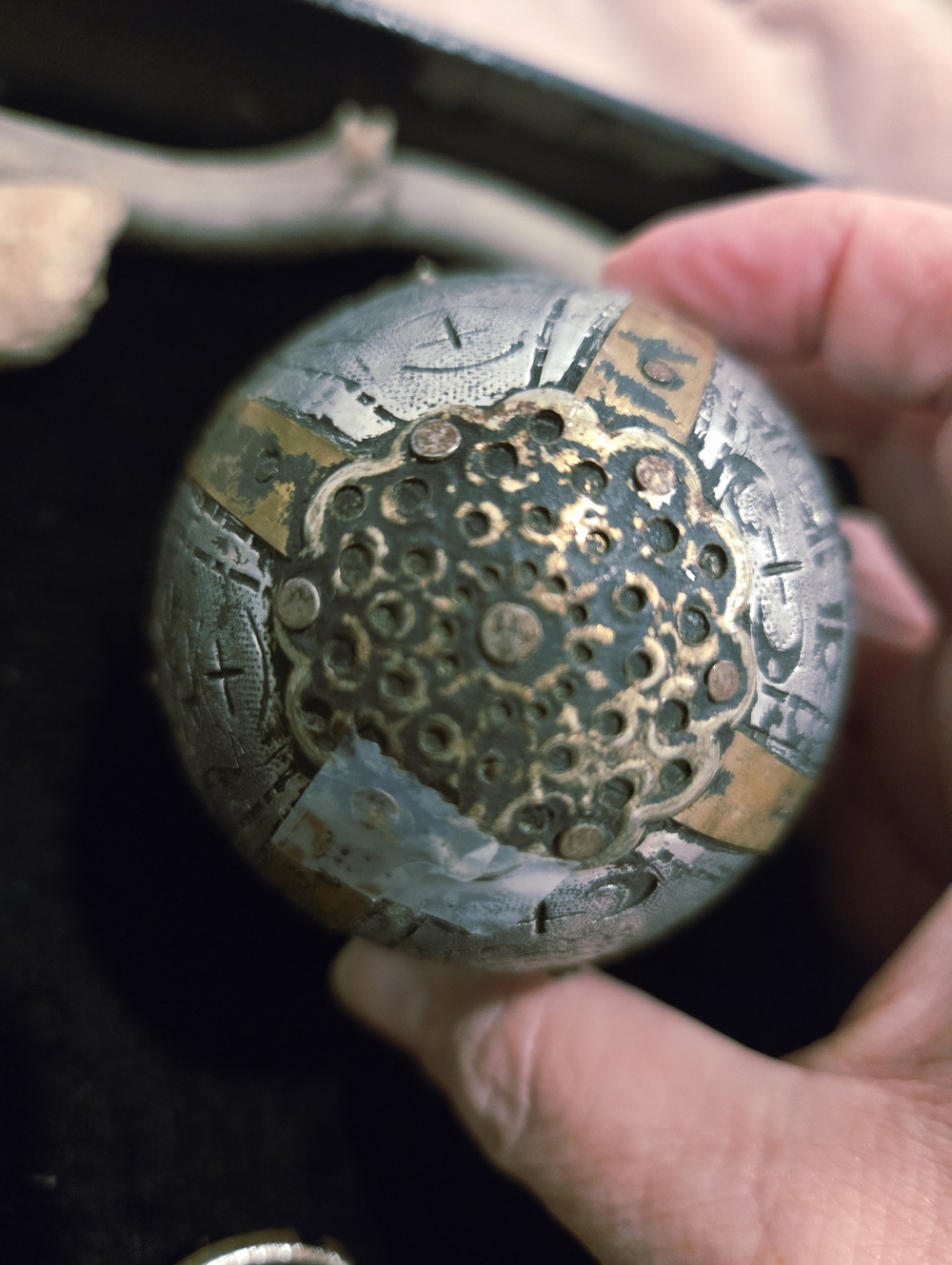 Vintage Mexican Milagro Prayer Egg - Picture 3 of 6